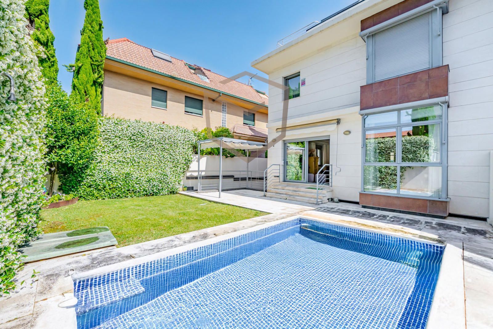 Garden of Single-family semi-detached for sale in Pozuelo de Alarcón  with Air Conditioner, Heating and Private garden