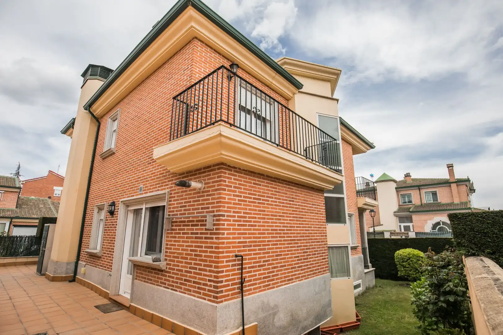 Vista exterior de Casa o xalet en venda en Ávila amb Calefacció, Jardí privat i Terrassa