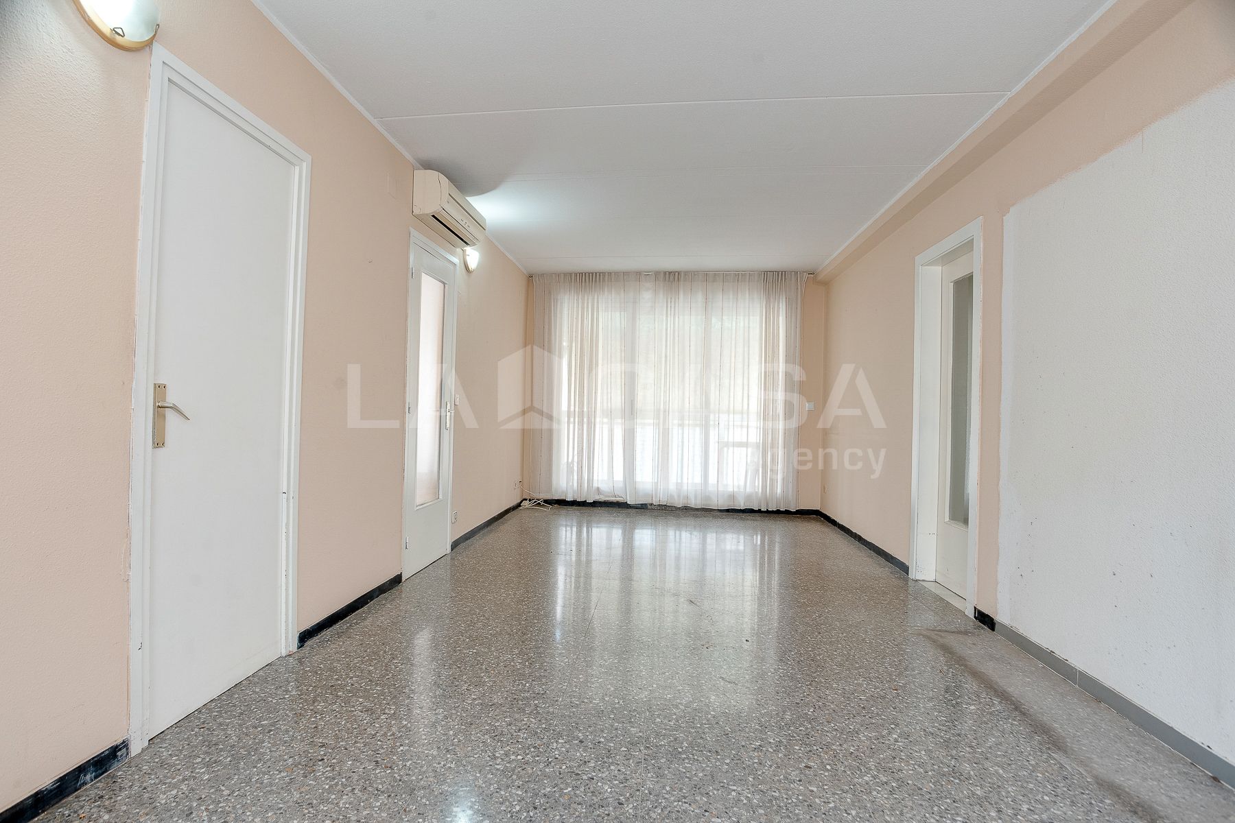 Piso en venta en El Prat de Llobregat con Balcón