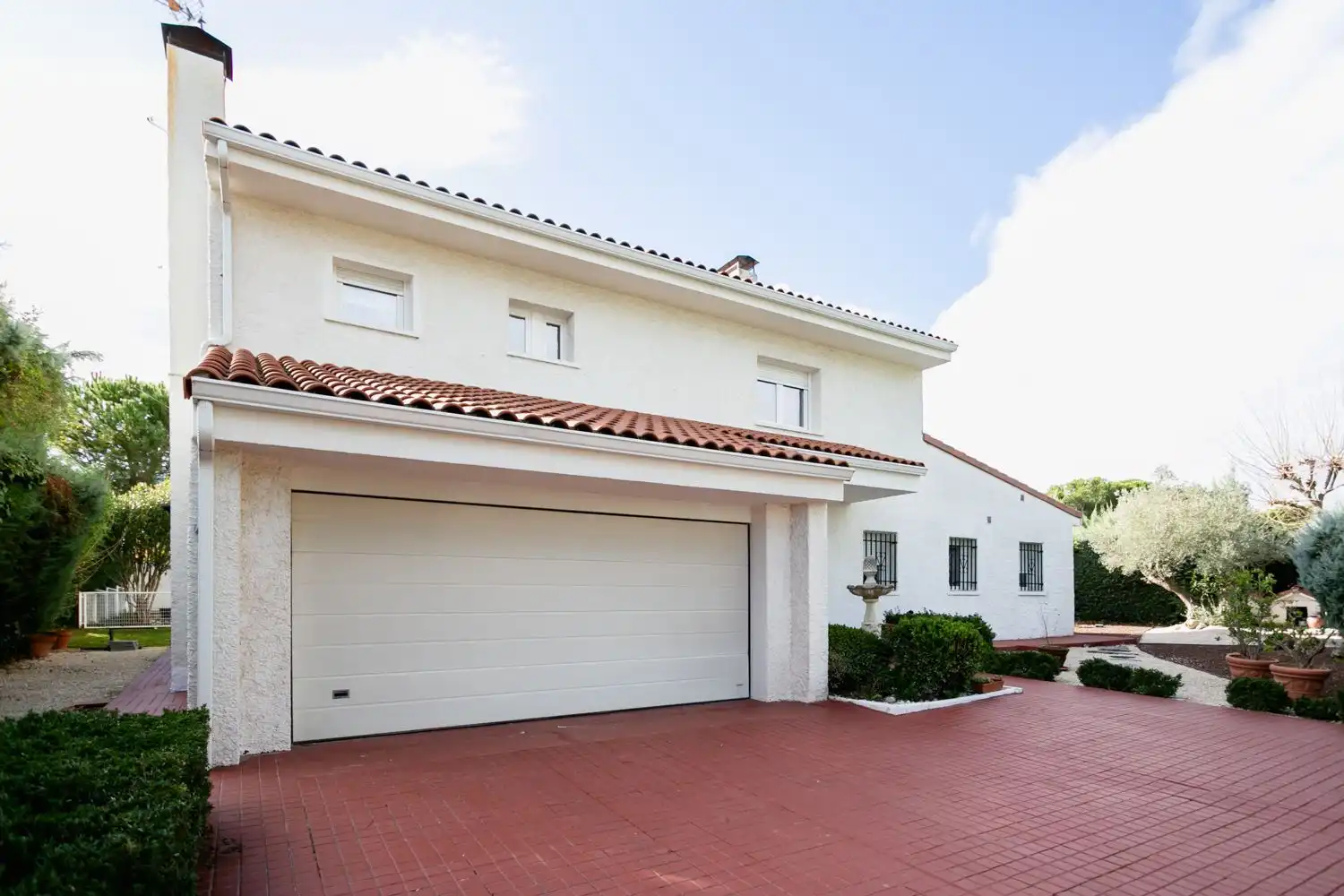 Vista exterior de Casa o xalet en venda en Boadilla del Monte amb Calefacció, Jardí privat i Traster