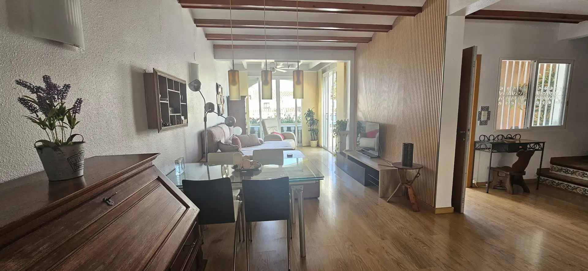 Wohnzimmer von Einfamilien-Reihenhaus zum Verkauf in L'Alfàs del Pi mit Abstellraum, Schwimmbad und Möbliert