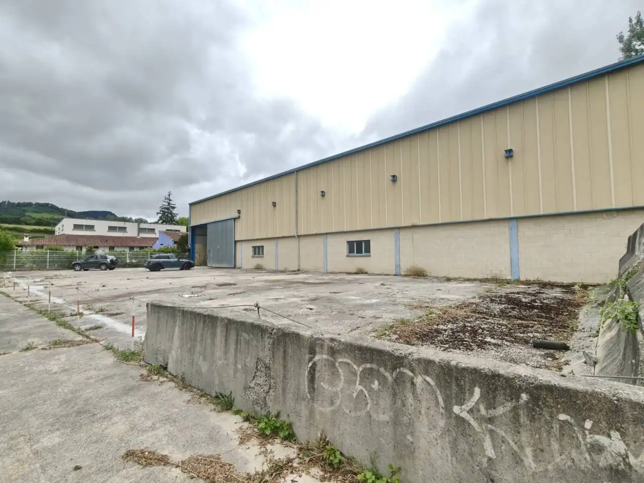 Vista exterior de Nave industrial en venta en Artziniega