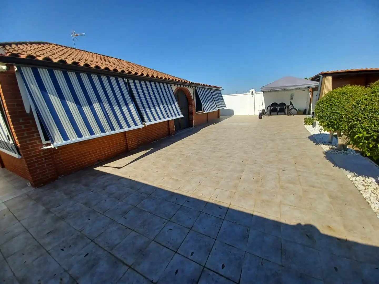 Terrassa de Casa o xalet en venda en Villanueva de la Serena amb Aire condicionat, Jardí privat i Traster