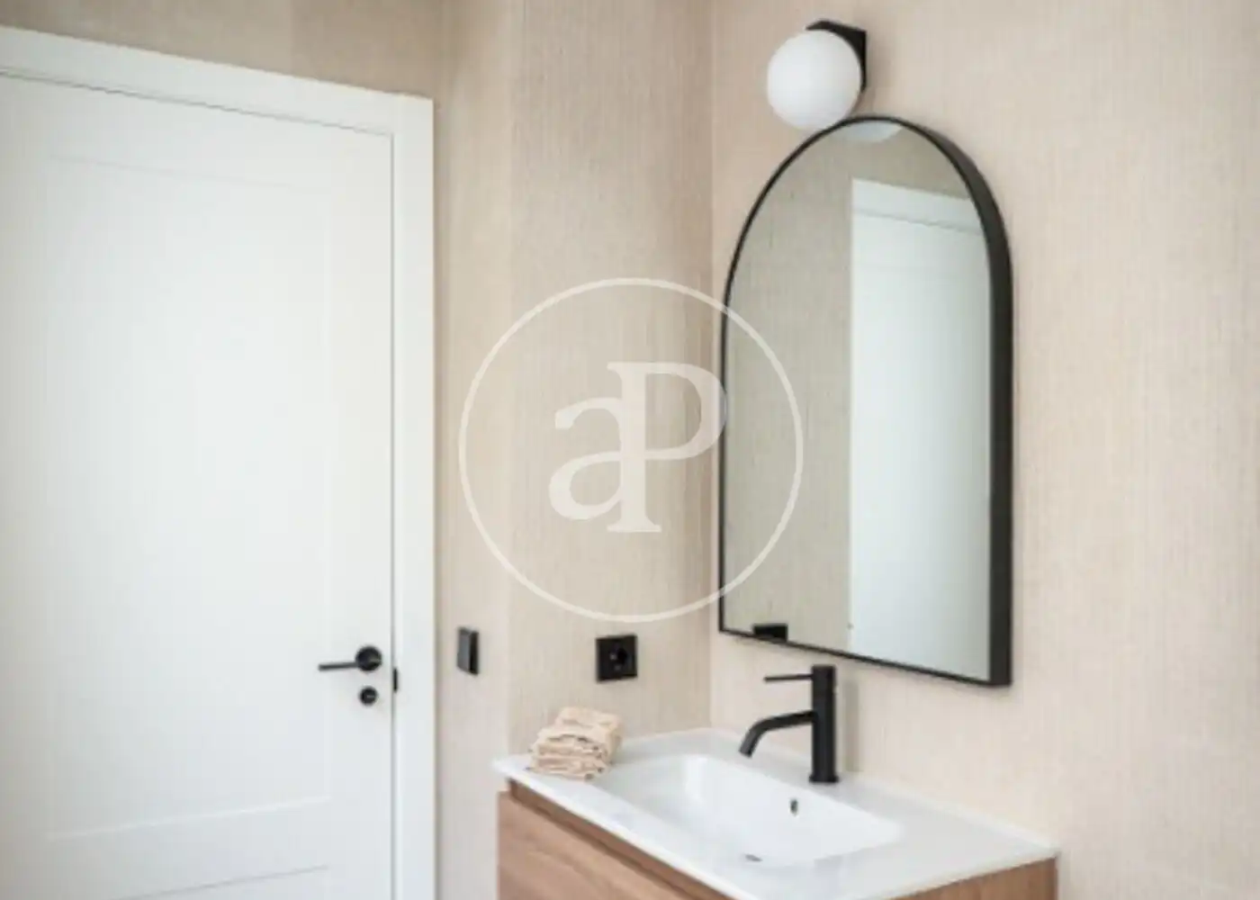 Bathroom of Flat for sale in Madrid  with Air Conditioner, Heating and Furnished