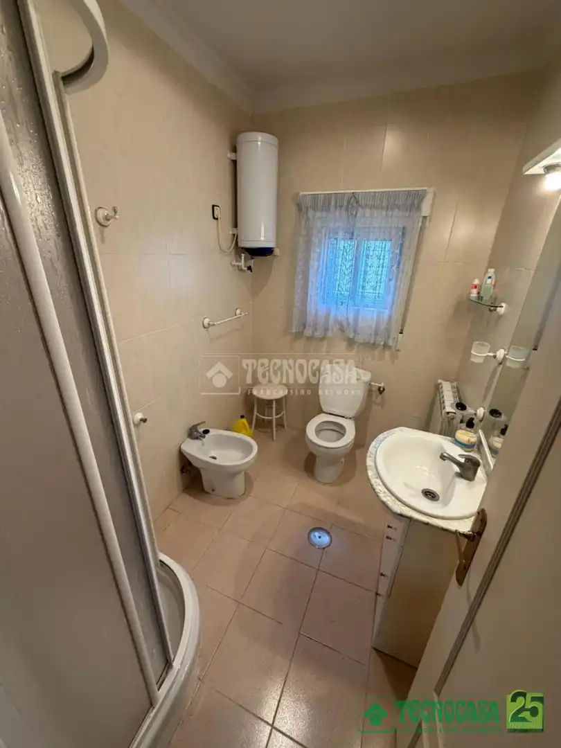 Baño de Casa o chalet en venta en Villar de Cañas con Calefacción, Piscina y Amueblado