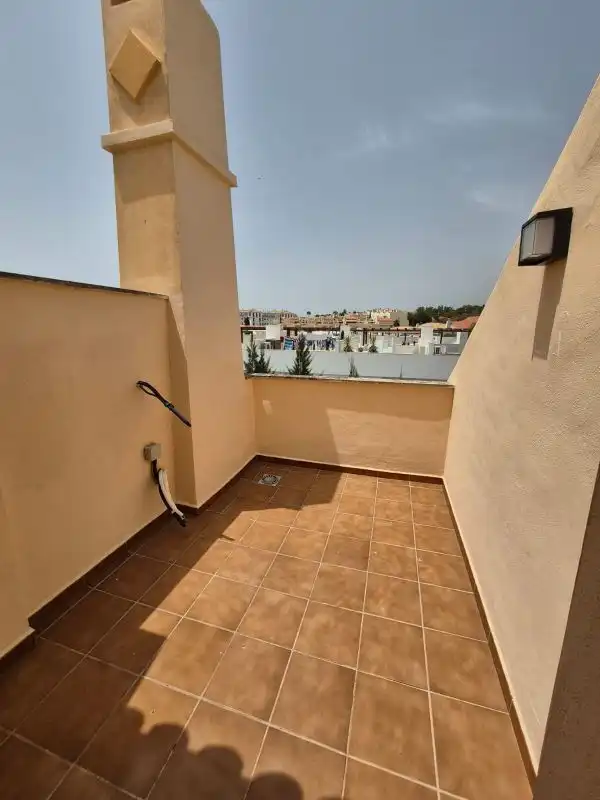 Terraced house with pool for sale in Calle Adarves de Calypso, imagen 3