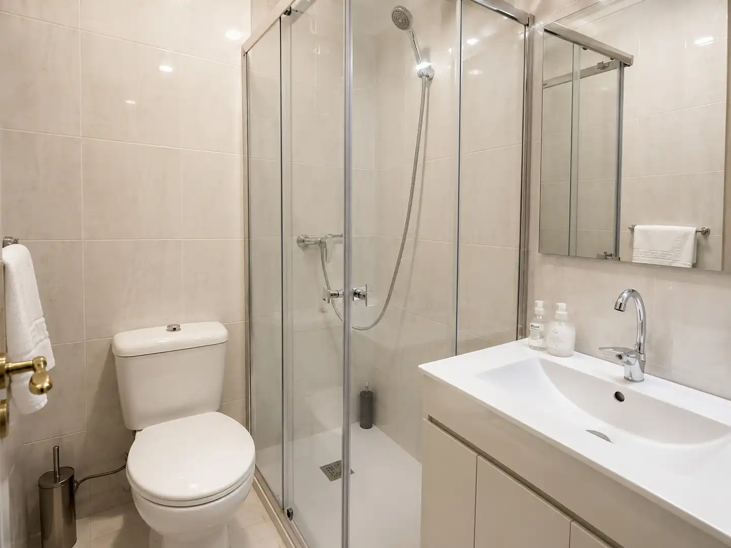 Baño de Piso de alquiler en Santander con Amueblado y Horno