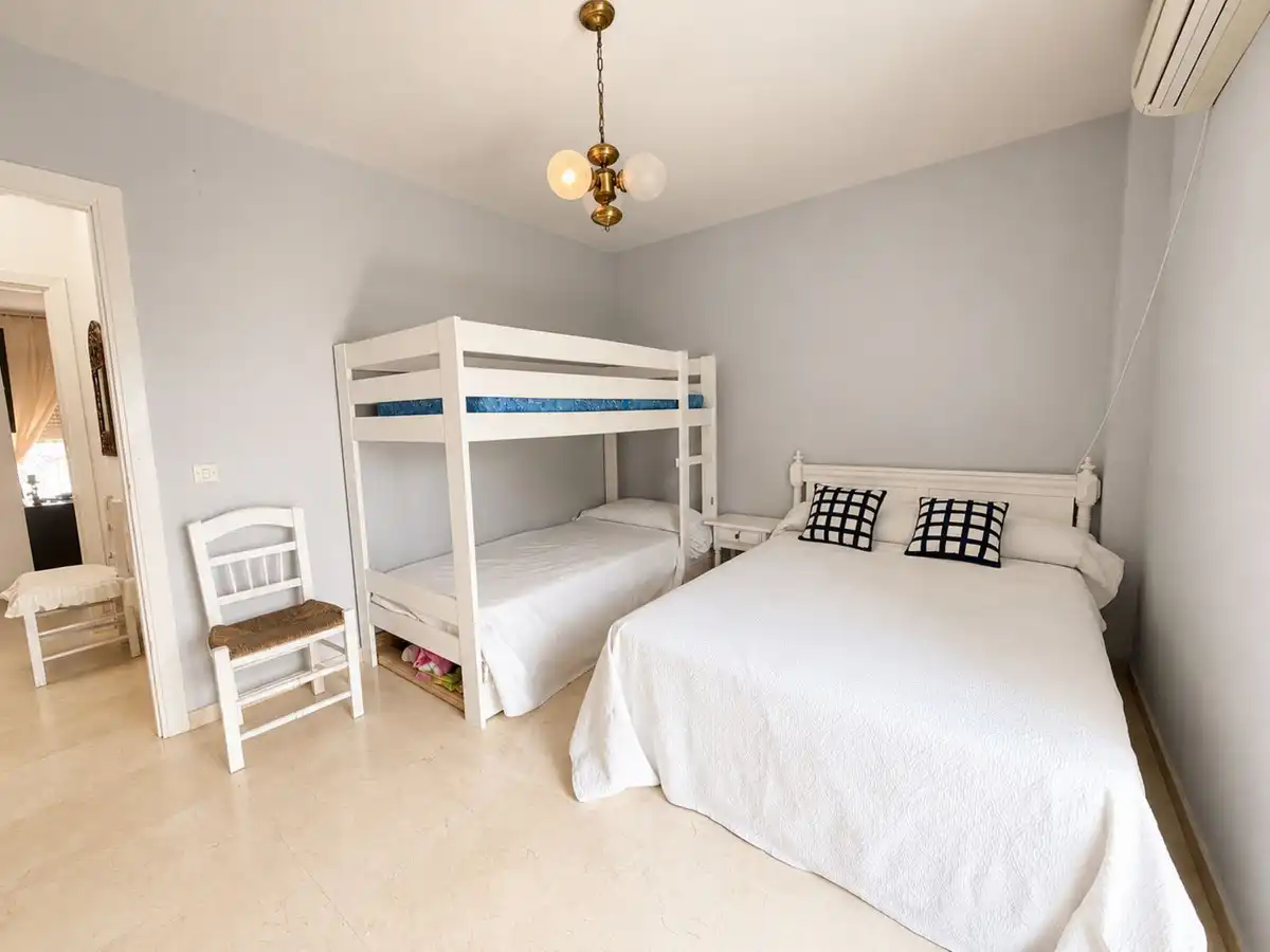 Schlafzimmer von Einfamilien-Reihenhaus zum Verkauf in Mijas mit Klimaanlage, Terrasse und Möbliert