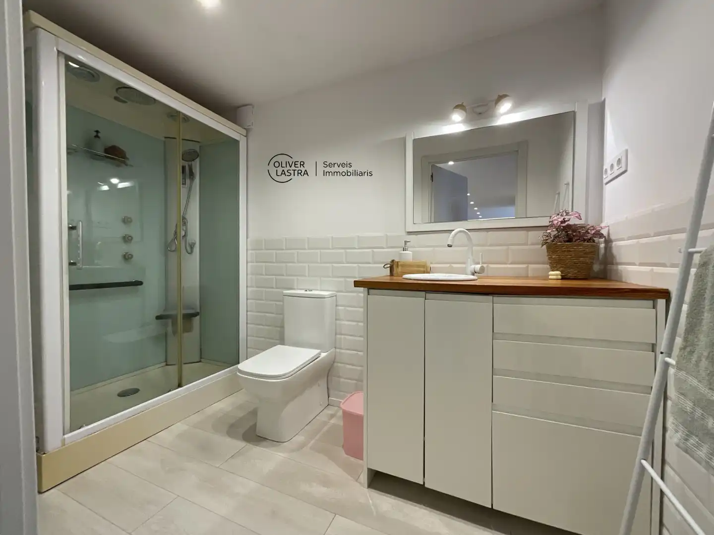 Baño de Casa o chalet en venta en Corbera de Llobregat con Aire acondicionado, Jardín privado y Parquet