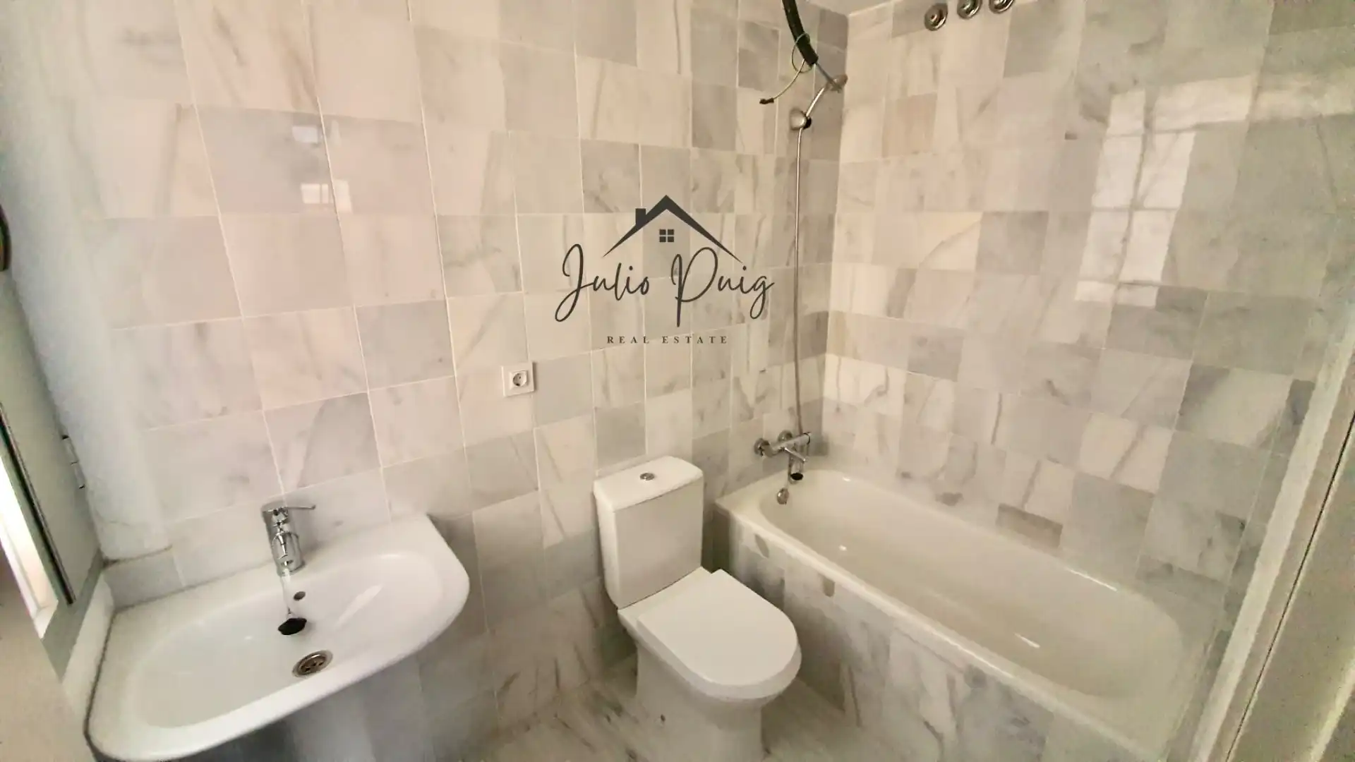 Baño de Loft en venta en Gelves con Aire acondicionado, Calefacción y Trastero
