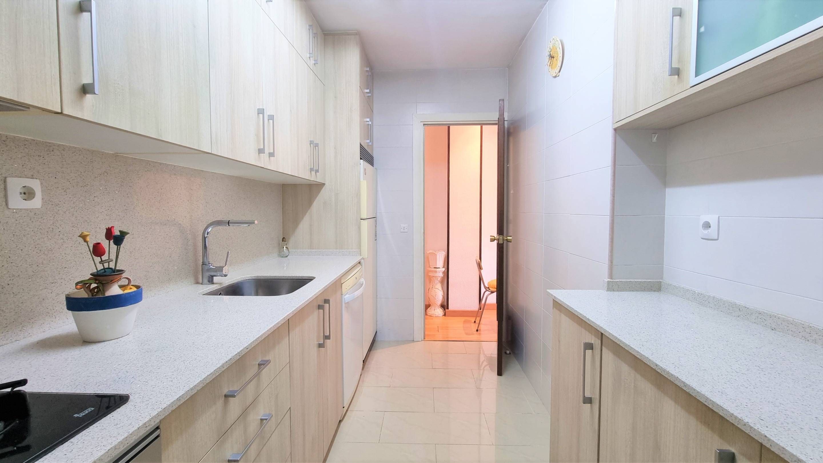 Cuina de Pis de lloguer en Reus amb Calefacció, Parquet i Balcó