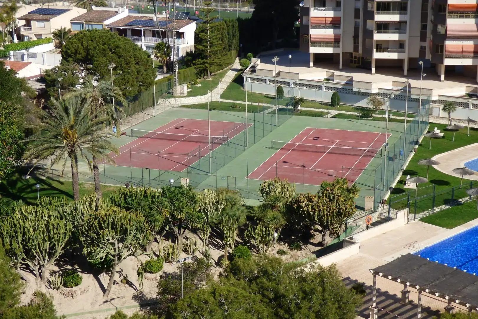 Außenansicht von Wohnung zum Verkauf in Alicante / Alacant mit Klimaanlage, Heizung und Privatgarten