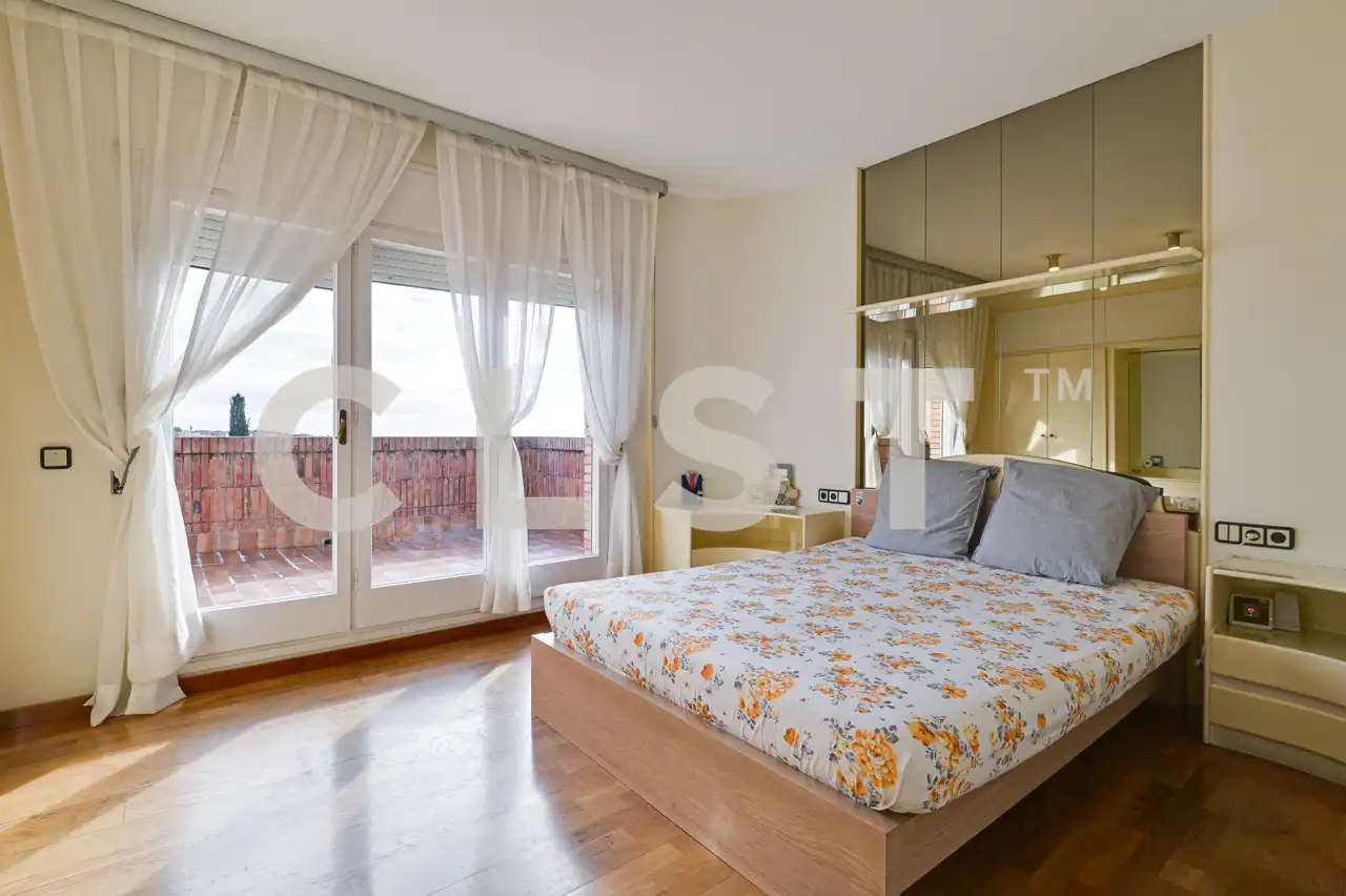Dormitori de Casa o xalet en venda en Sant Just Desvern amb Aire condicionat, Calefacció i Jardí privat