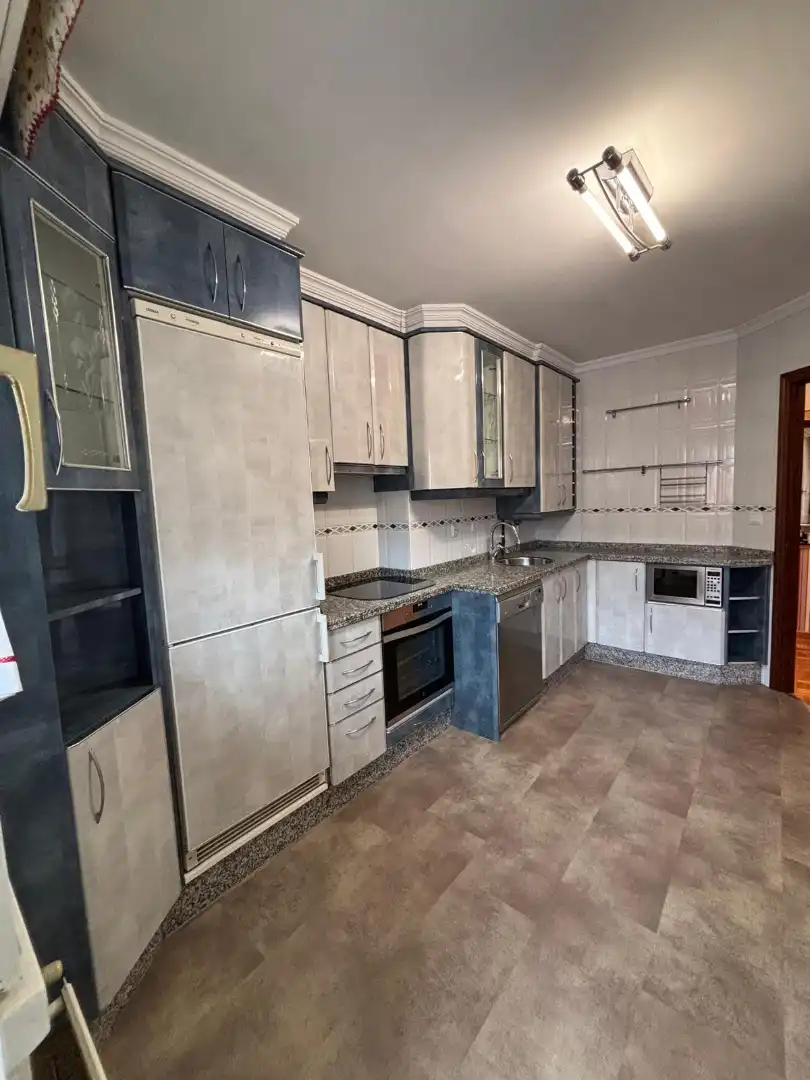 Cocina de Piso en venta en Gijón  con Calefacción, Parquet y Trastero