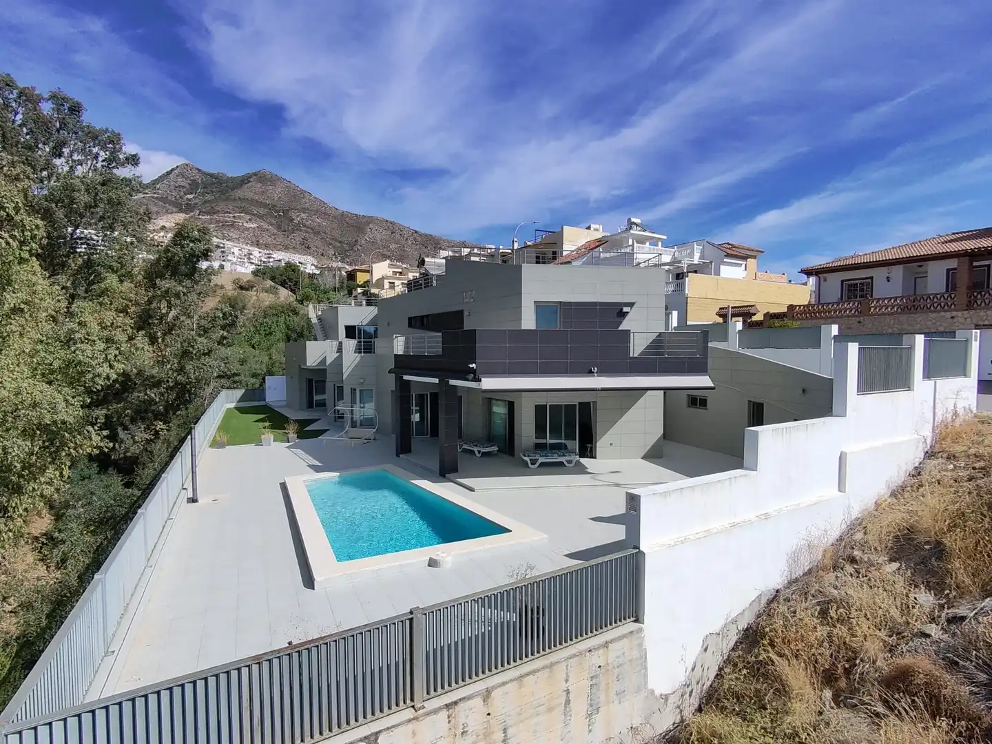Exterior view of Houses for sale in Benalmádena  with Terrace and Balcony