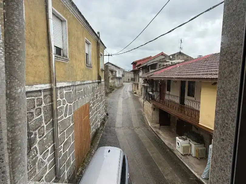 Vista exterior de Casa adosada en venda en Sarreaus amb Traster, Moblat i Balcó