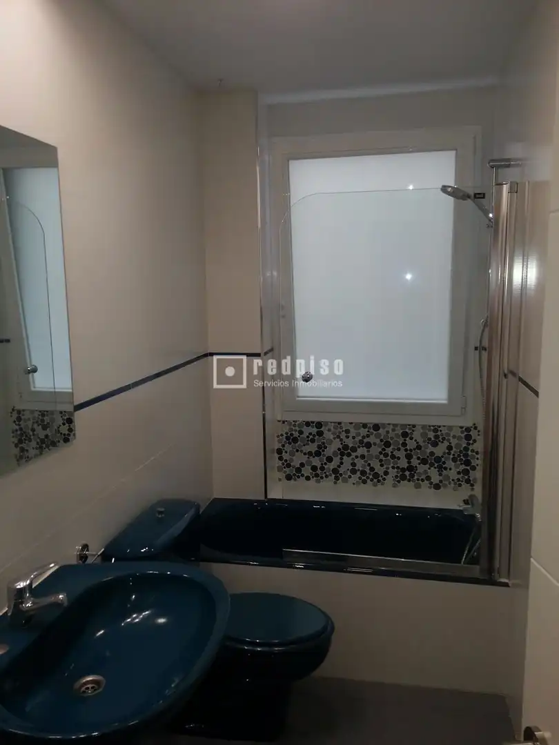 Bathroom of Flat for rent in Madrid  with Air Conditioner, Heating and Parquet flooring