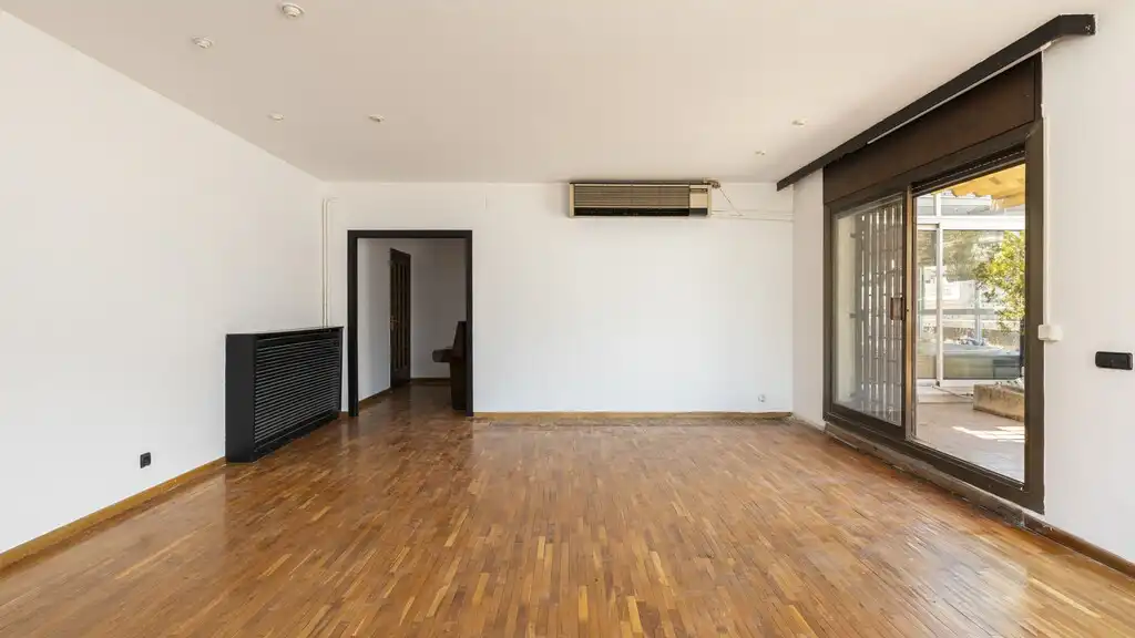Apartments for sale in Barcelona  with Air Conditioner, Heating and Parquet flooring