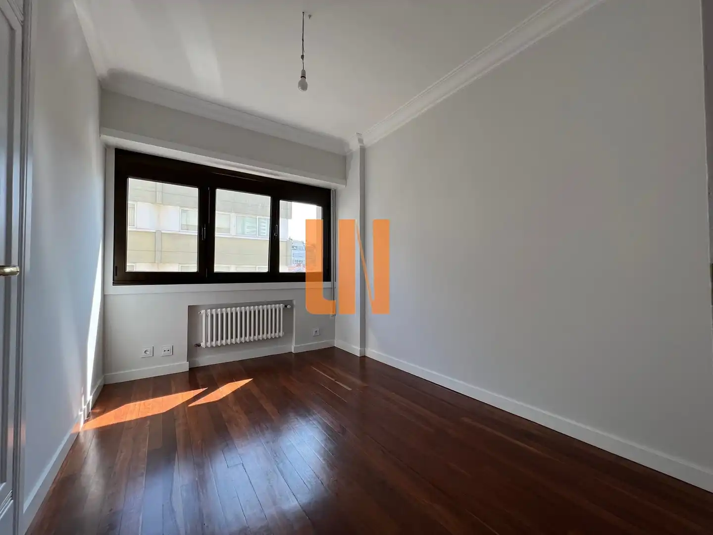 Schlafzimmer von Wohnung zur Miete in A Coruña Capital  mit Heizung, Parkett und Ofen