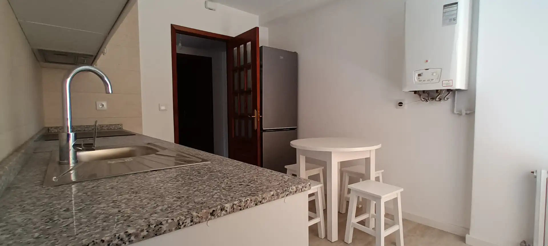 Küche von Wohnung zum Verkauf in Pontevedra Capital  mit Heizung und Abstellraum
