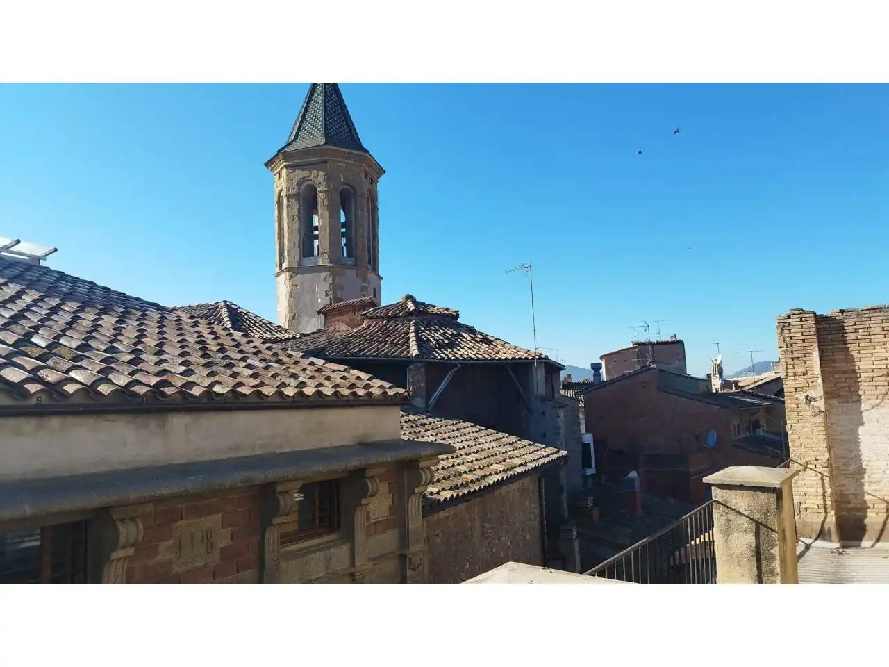 Vista exterior de Edifici en venda en Vic