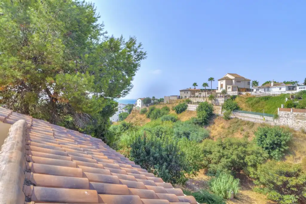 Vista exterior de Casa o xalet en venda en Fuengirola amb Aire condicionat, Jardí privat i Terrassa