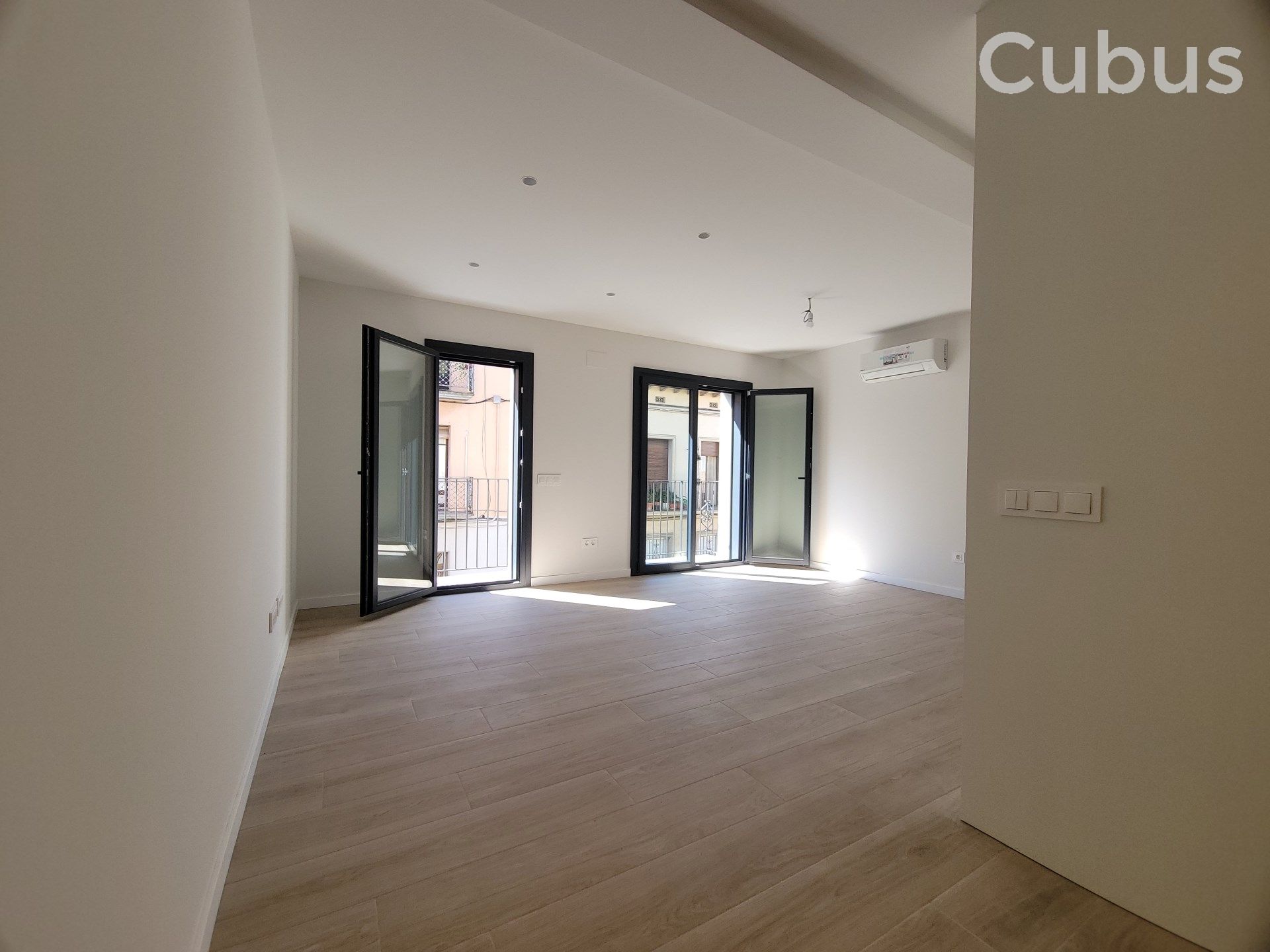 Living room of Flat for sale in Olot  with Air Conditioner, Heating and Balcony