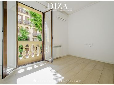 Pis amb balcó en venda a Barrio de Salamanca