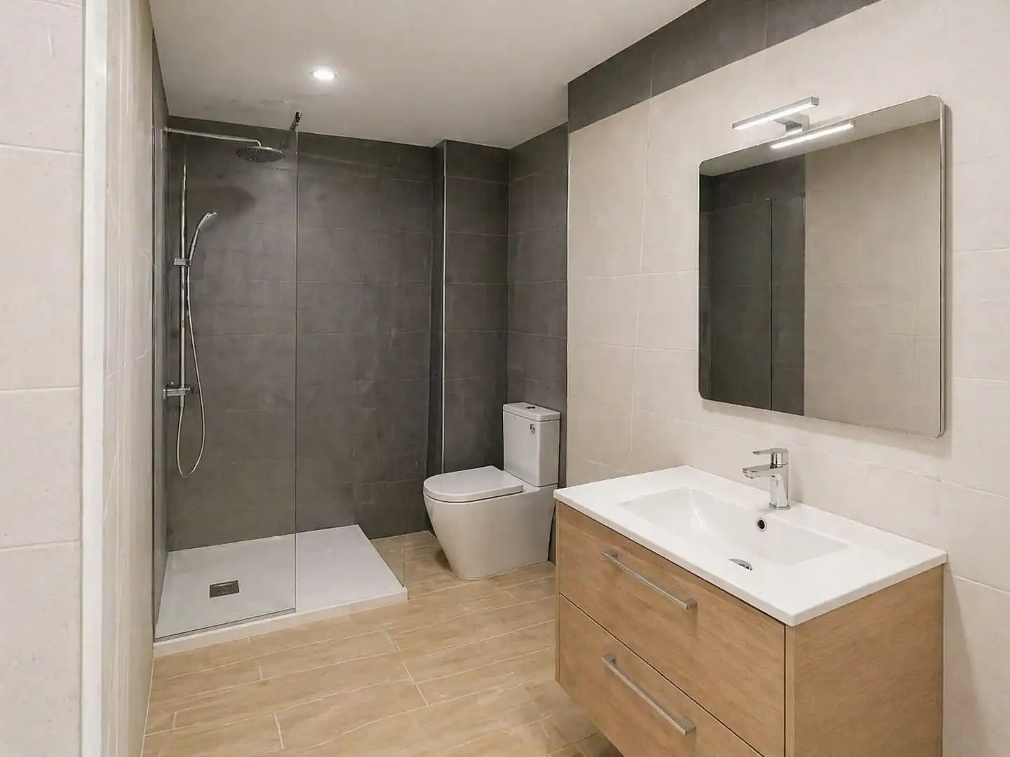 Bathroom of Flat for sale in Palma de Gandia  with Storage room and Alarm