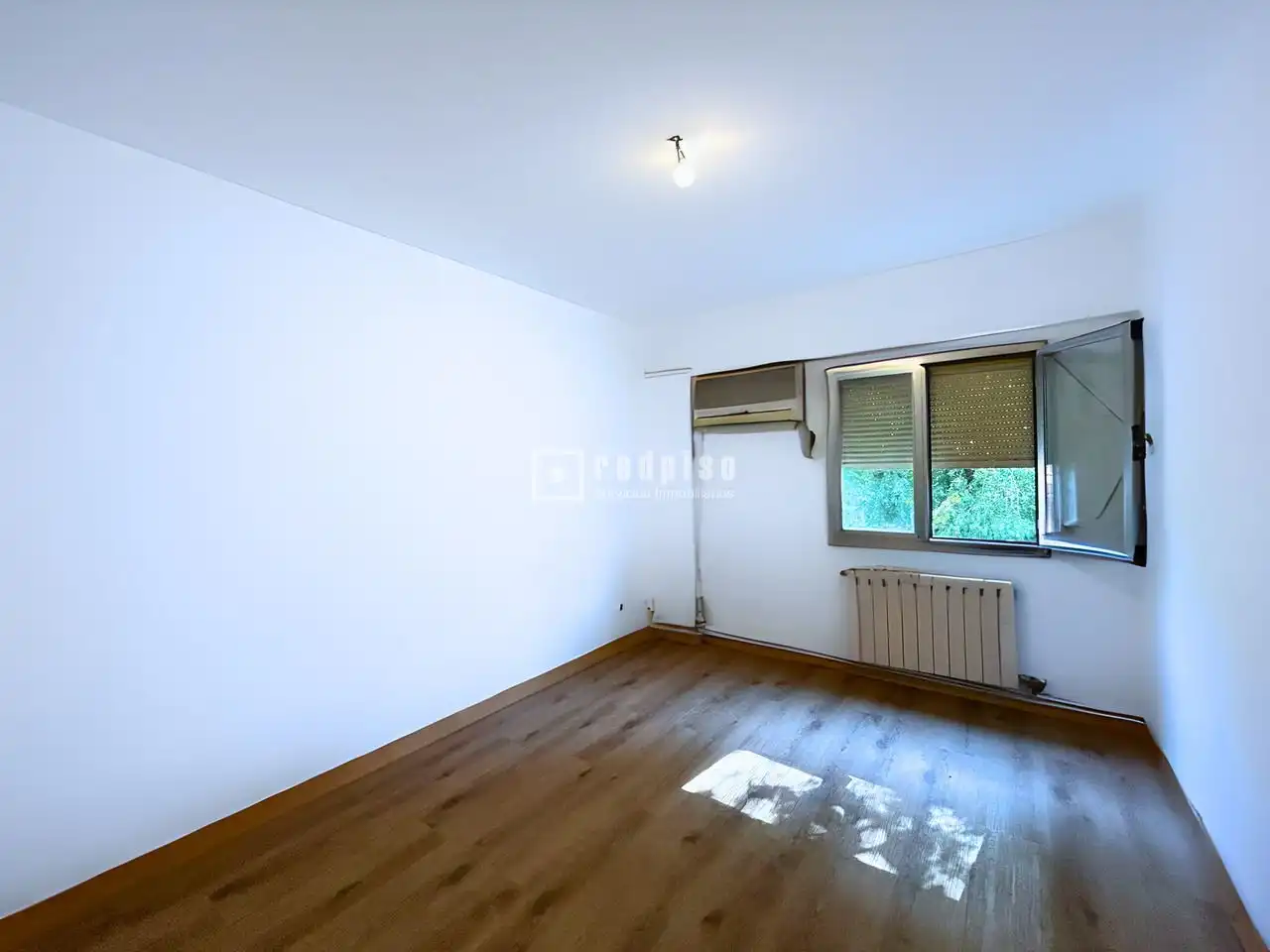Bedroom of Flat for sale in Madrid  with Air Conditioner, Heating and Parquet flooring