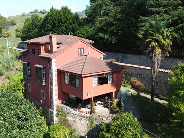 Casa amb balcó en venda a AS-371