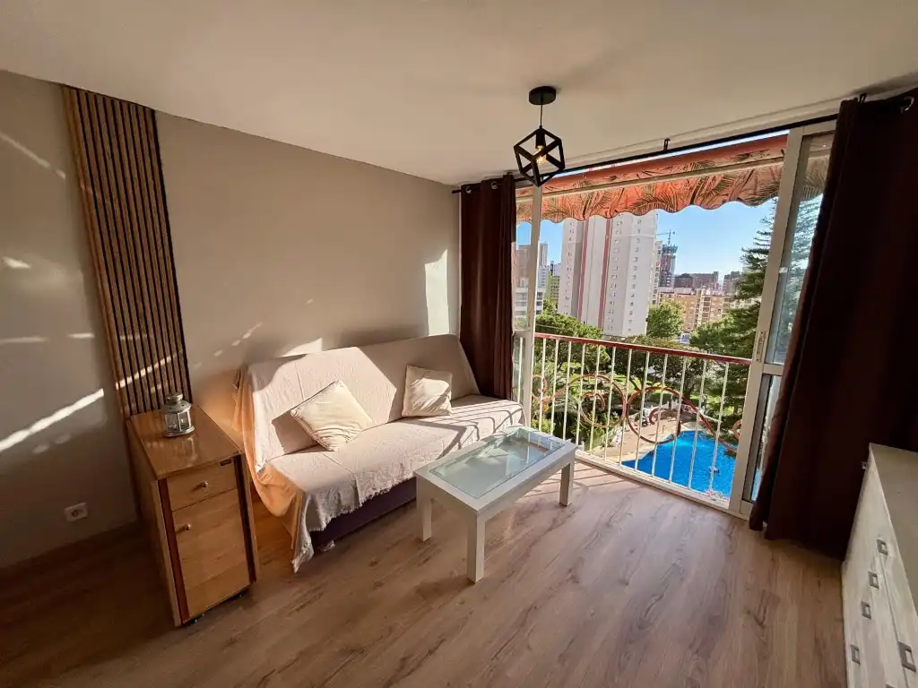Study for rent in Avenida Paris, Rincón Alto