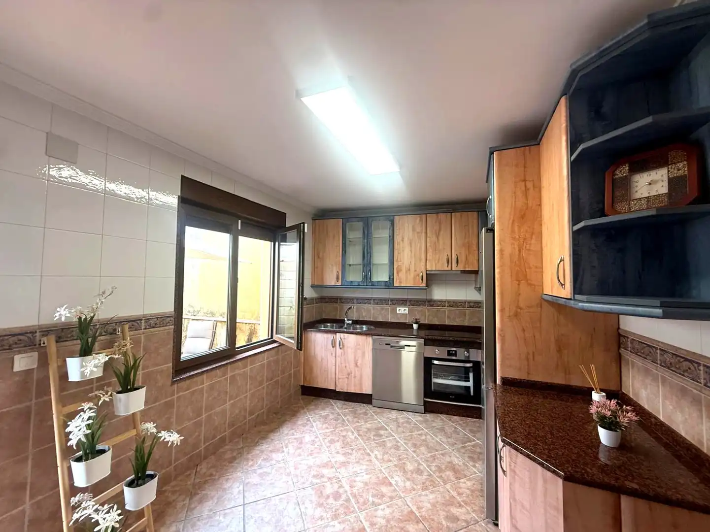 Küche von Einfamilien-Reihenhaus zum Verkauf in Avilés mit Heizung, Privatgarten und Terrasse