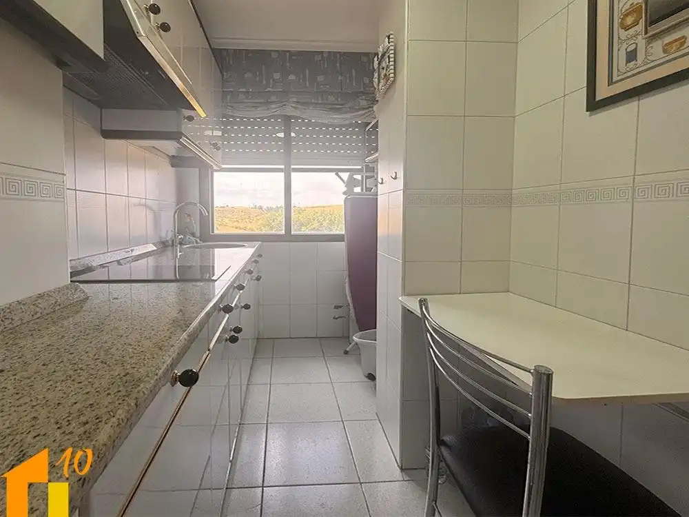 Cocina de Apartamento en venta en Burgos con Calefacción y Trastero