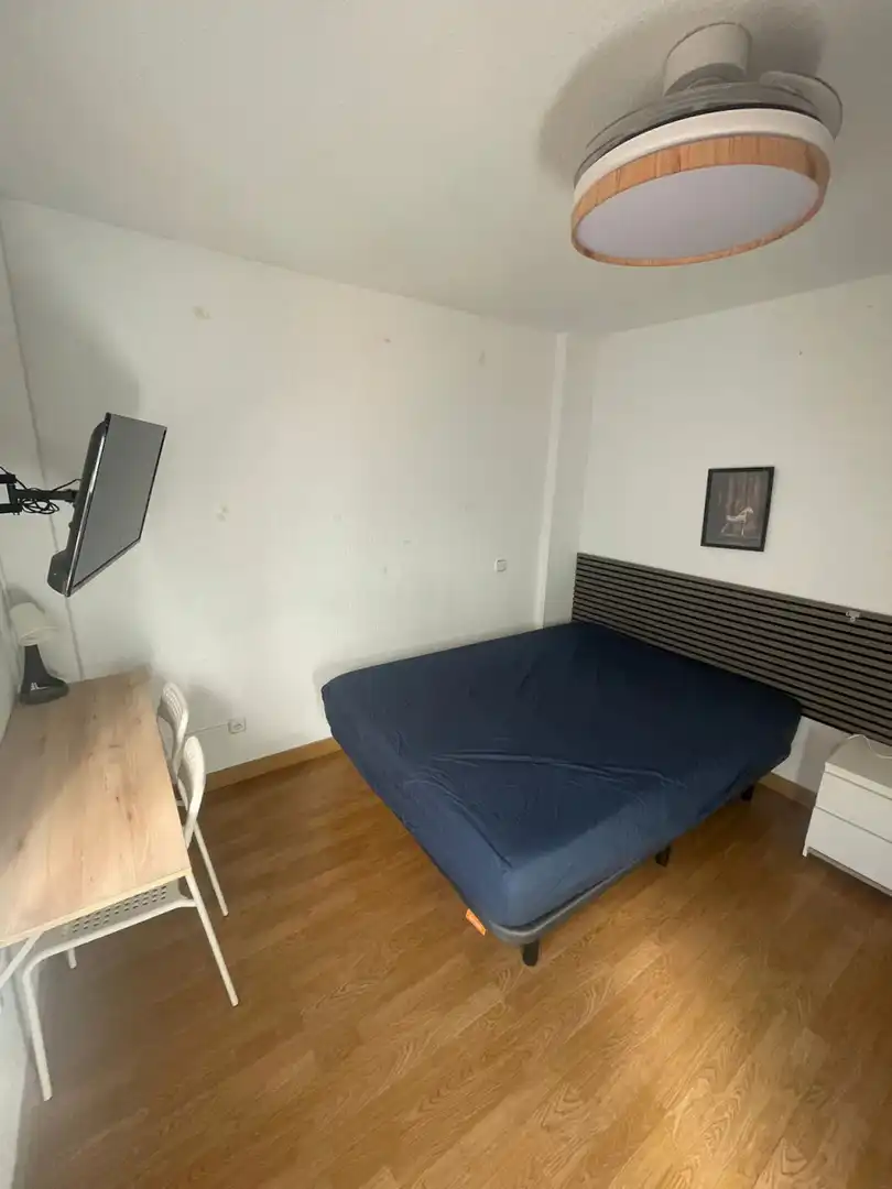 Bedroom of Flat for share in Veredillas
