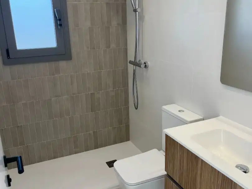 Semi-detached house with garden for sale in Carrer Holanda 11, imagen 9