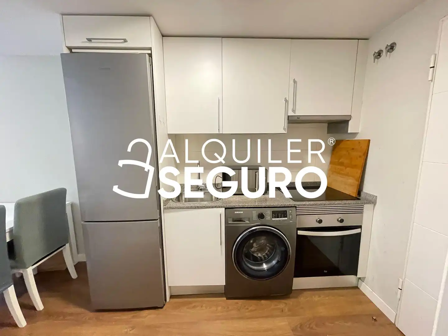 Cuina de Pis de lloguer en Madrid amb Aire condicionat, Calefacció i Moblat