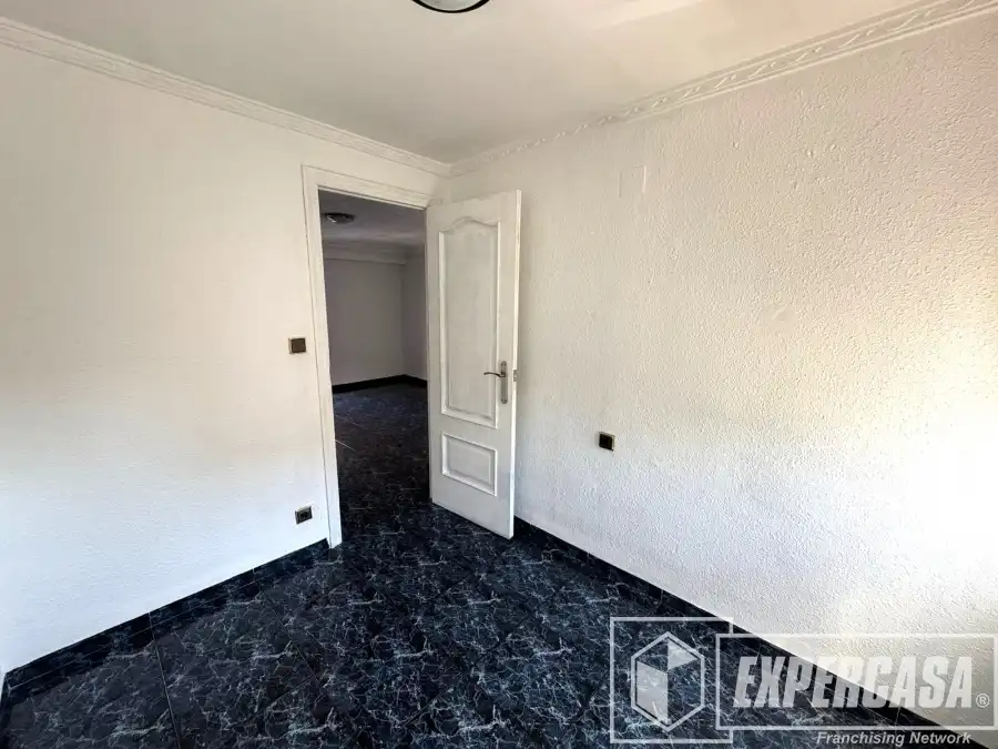 Flat for sale in Xirivella  with Air Conditioner and Heating
