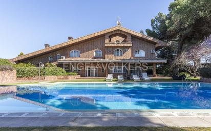 Exterior view of House or chalet for sale in Pozuelo de Alarcón  with Air Conditioner, Heating and Private garden