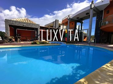 Detached house with balcony for sale in Avenida KURT KONRAD MAYER