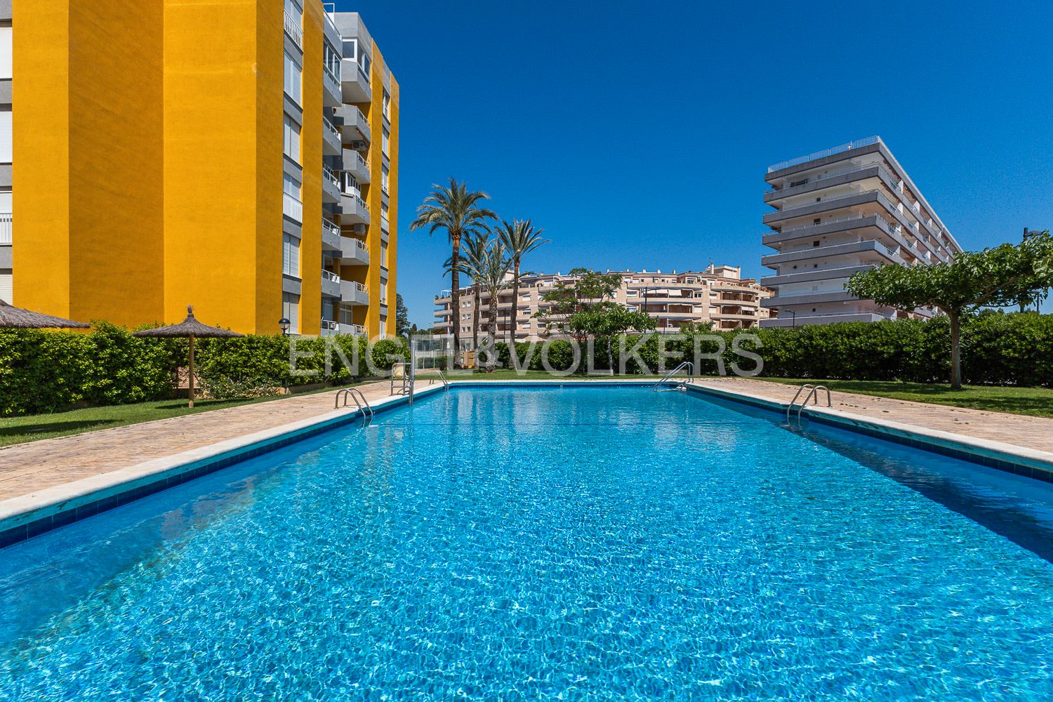 Piscina de Apartament de lloguer en Canet d'En Berenguer amb Aire condicionat, Calefacció i Jardí privat