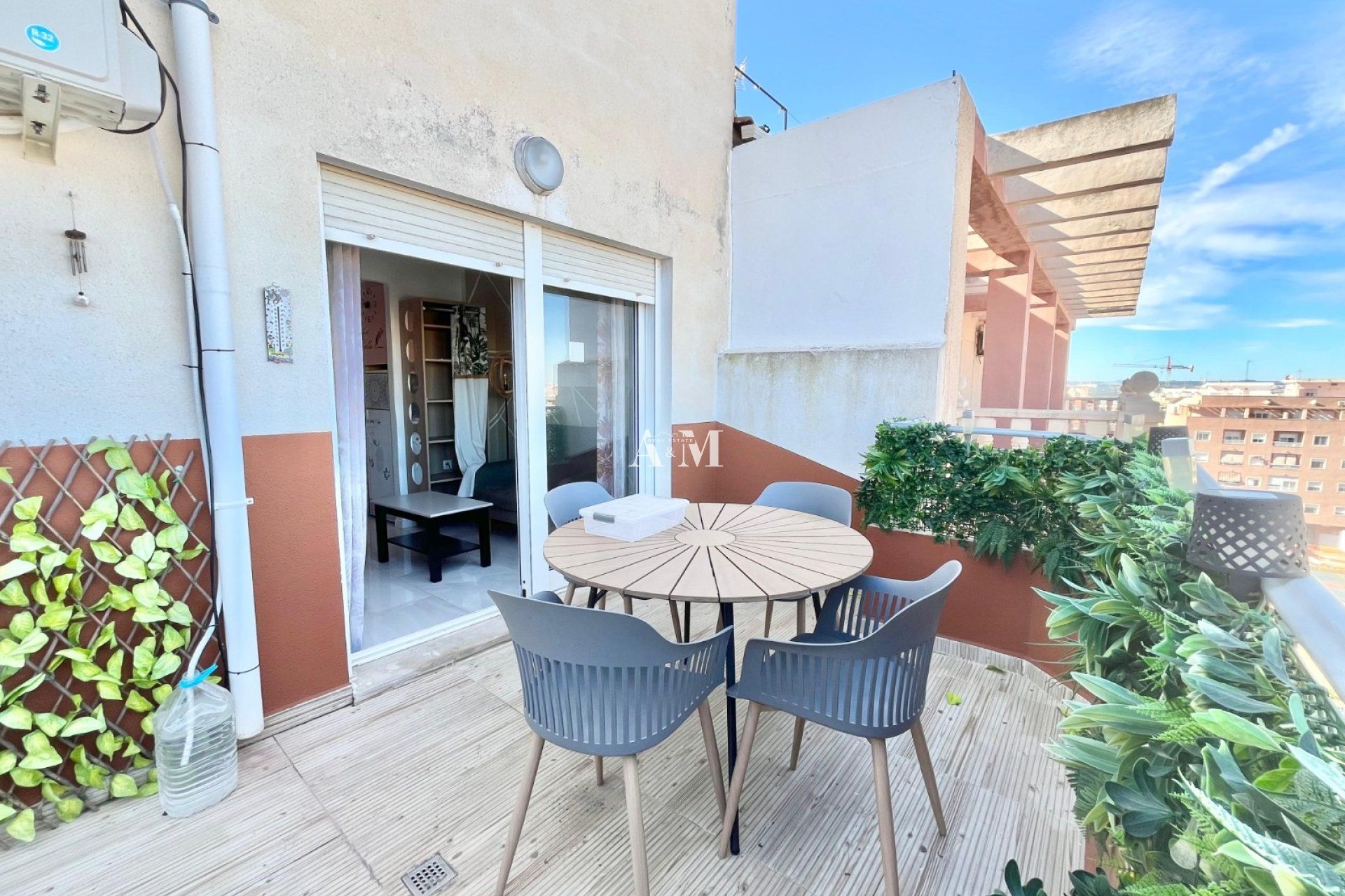 Attic to rent in El Molino