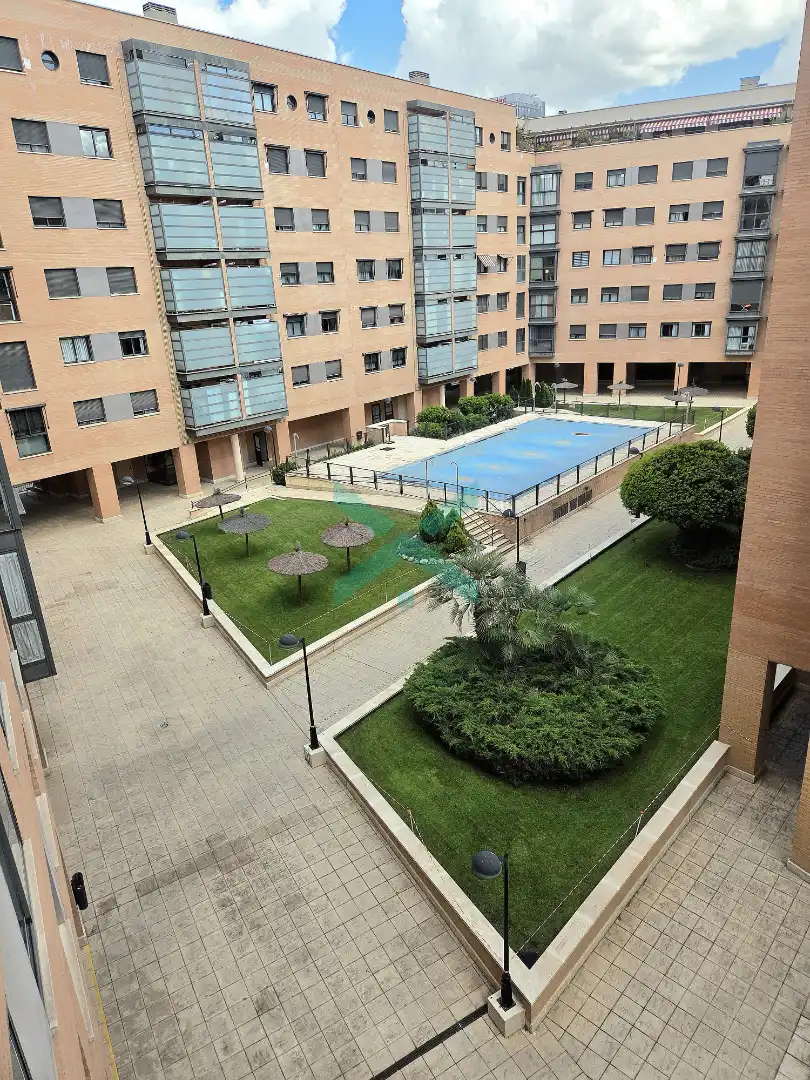 Piscina de Pis en venda en Madrid amb Aire condicionat, Calefacció i Jardí privat