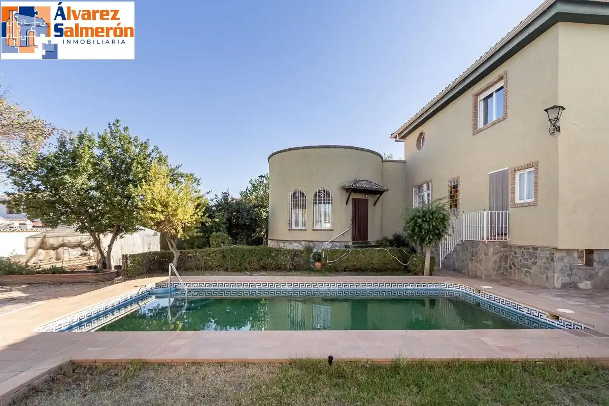 Detached house with pool for sale in Calle del Arache, imagen 2