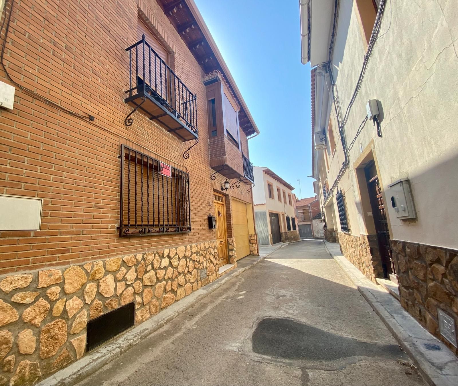 Vista exterior de Finca rústica en venda en Dosbarrios amb Aire condicionat, Calefacció i Terrassa