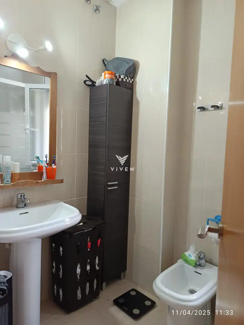 Badezimmer von Einfamilien-Reihenhaus zum Verkauf in Olivella mit Heizung, Privatgarten und Terrasse