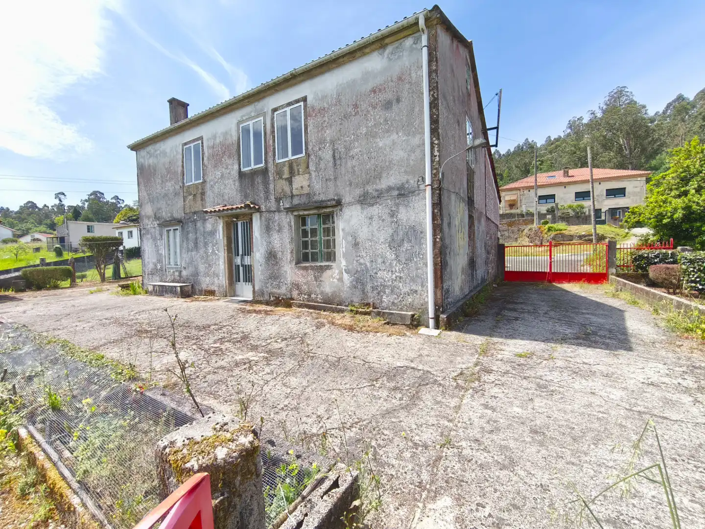 Vista exterior de Casa o xalet en venda en Santiago de Compostela  amb Jardí privat, Terrassa i Traster