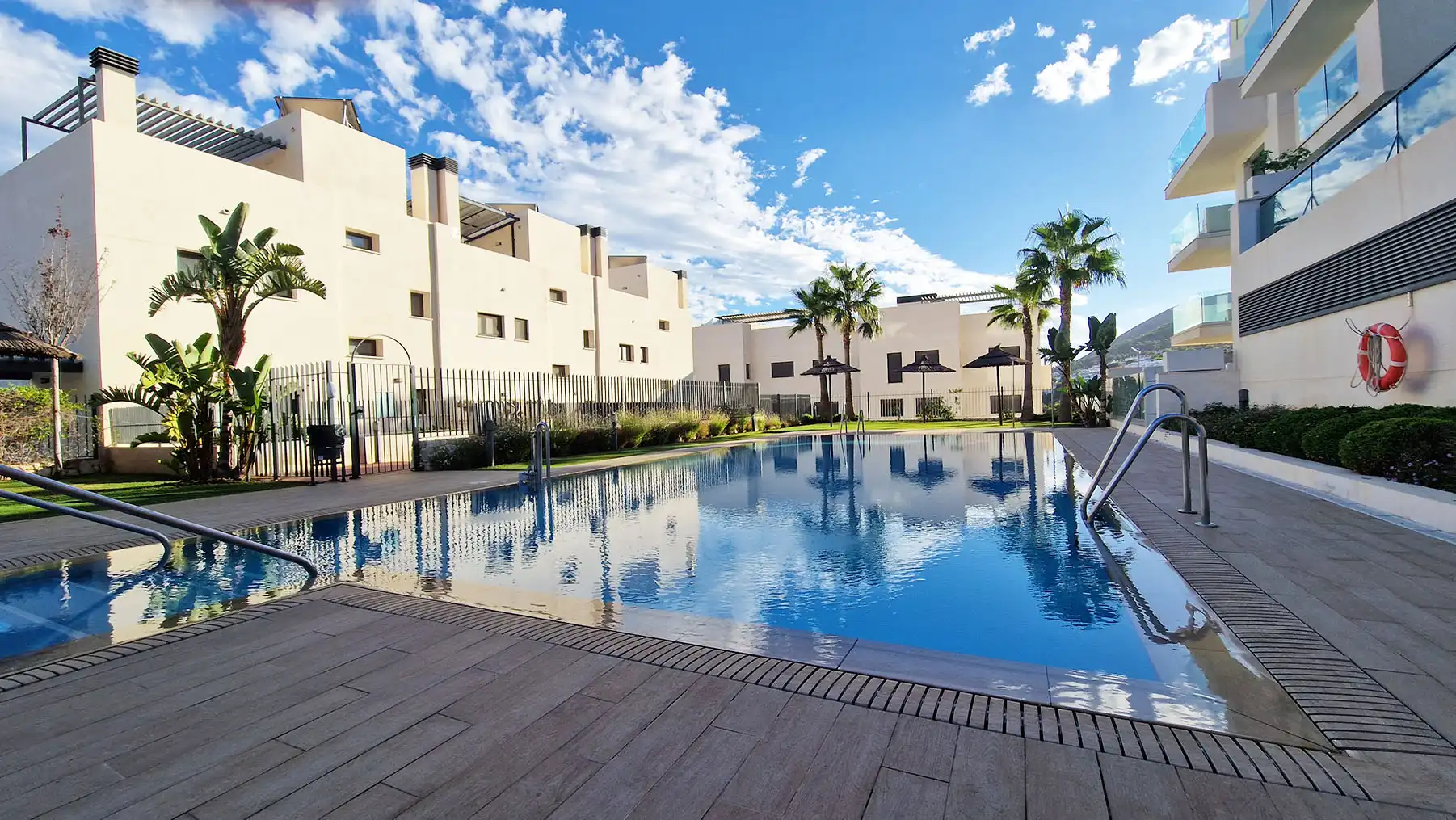 Piscina de Piso en venta en Benalmádena con Aire acondicionado, Calefacción y Terraza