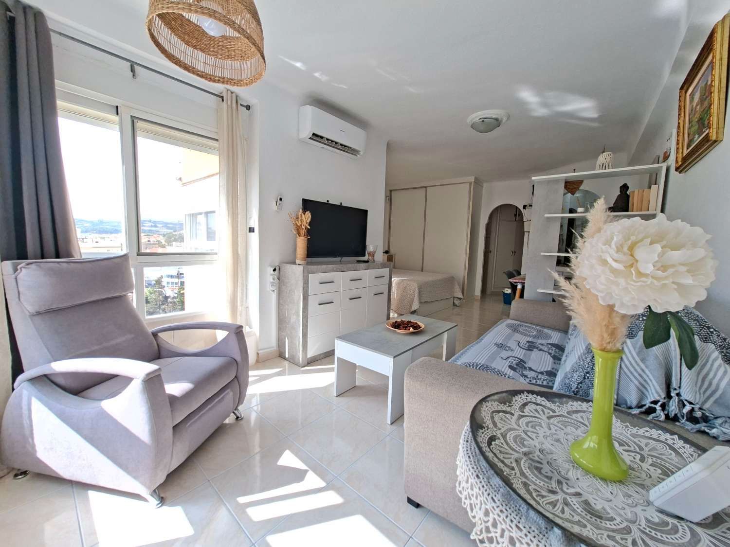 Sala de estar de Estudio en venta en Algarrobo con Piscina y Amueblado