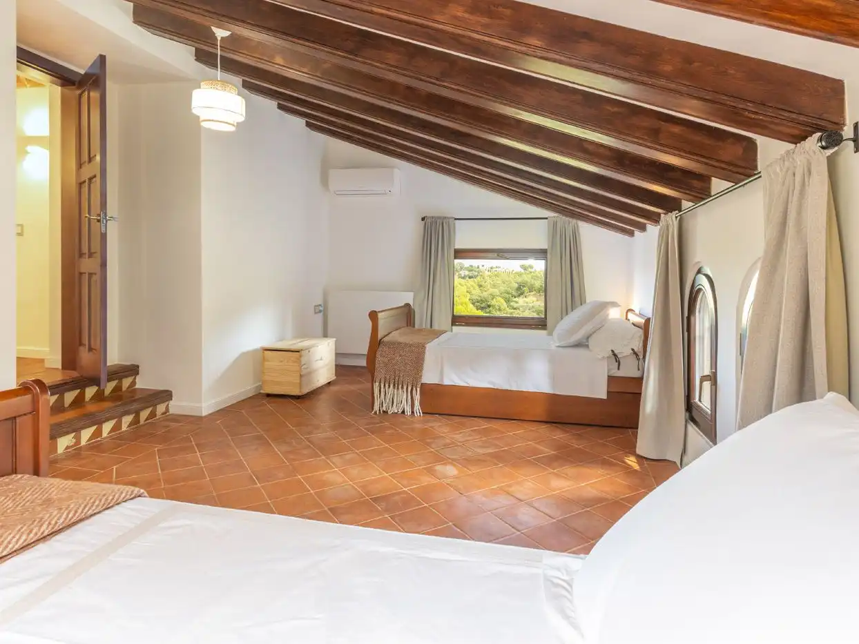 Maison rustique avec piscine à louer à GI-682 1, imagen 6